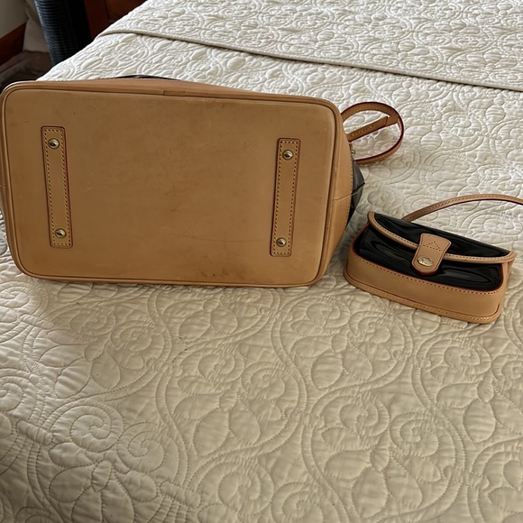 Dooney & Bourke black patent bag and small case - Picture 3 of 9